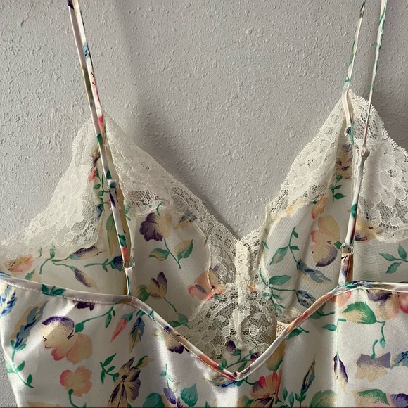 Victoria’s Secret Gold Label Floral Cream Slip Chemise Size Small - Picture 7 of 9